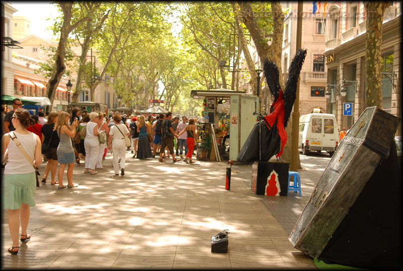 Barcelona all kinds of weirdo street performers