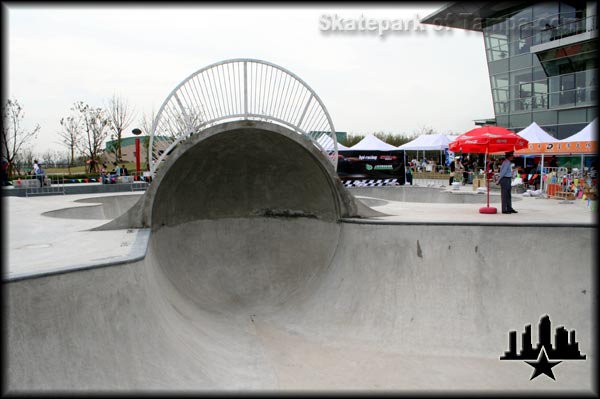 Some Big-Ass Chinese Skate Park - Vert Ramp