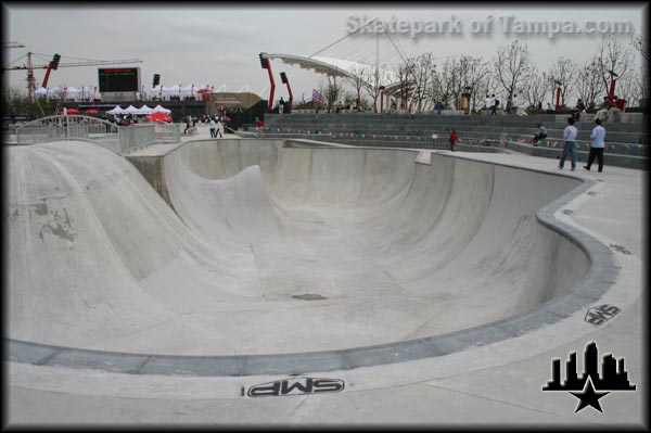Some Big-Ass Chinese Skate Park - Bowl