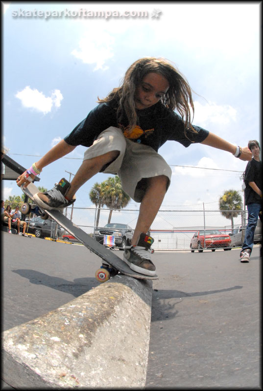 Alejandro is taking the blunt nosegrab