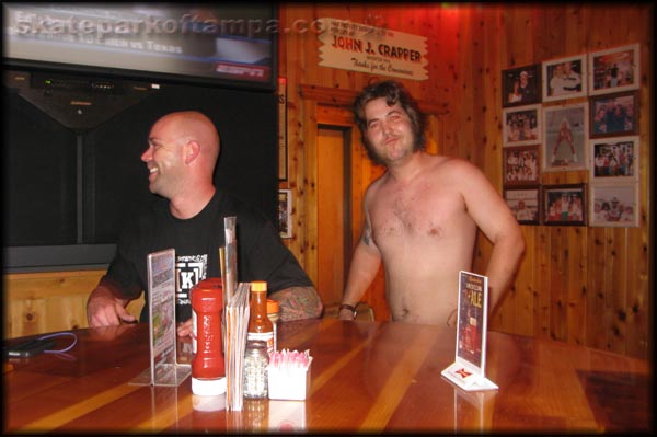 Body shirtless in Hooters